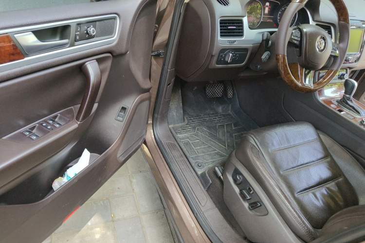 Used Volkswagen Touareg 2011 3.0 TSI Luxury Edition Driver Seat