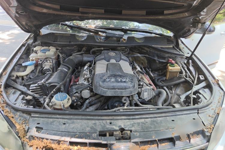 Used Volkswagen Touareg 2011 3.0 TSI Comfort Version Engine Bay