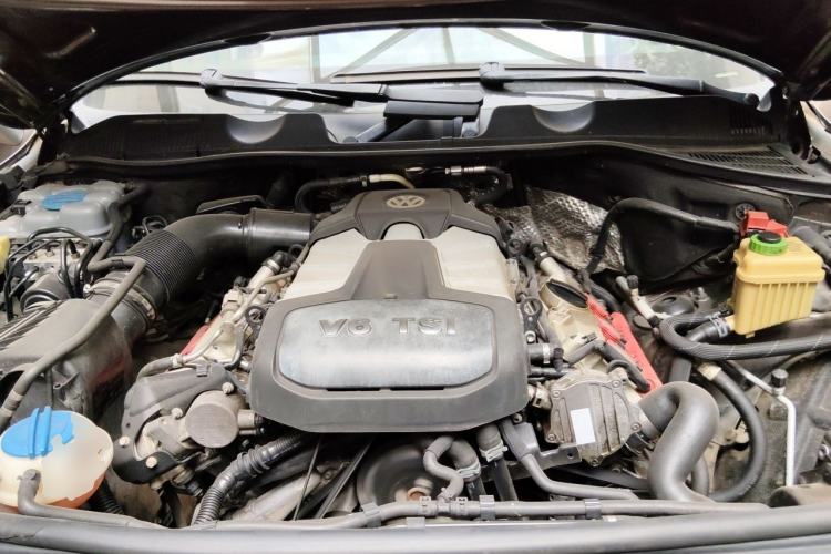 Used Volkswagen Touareg 2011 3.0 TSI Standard Version Engine Bay