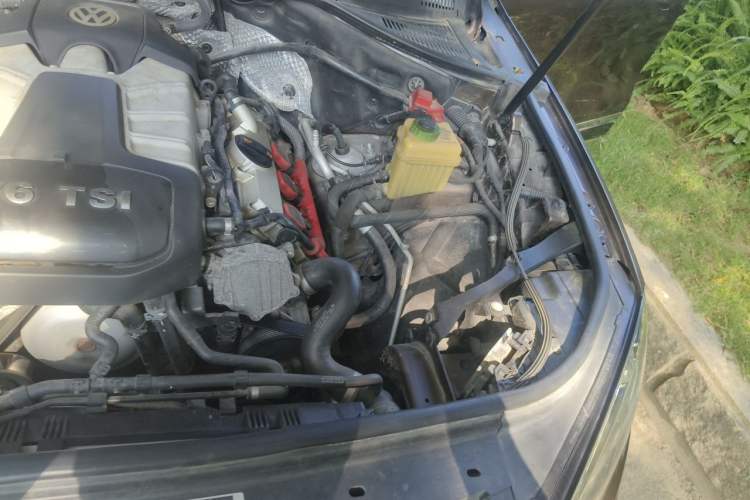 Used Volkswagen Touareg 2011 3.0 TSI Comfort Version Engine Bay Left