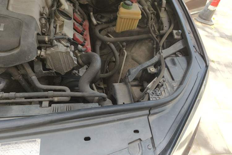 Used Volkswagen Touareg 2011 3.0 TSI Luxury Edition Engine Bay Left