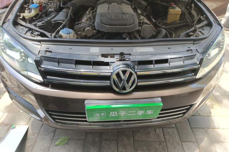 Used Volkswagen Touareg 2011 3.0 TSI Luxury Edition Engine Bay