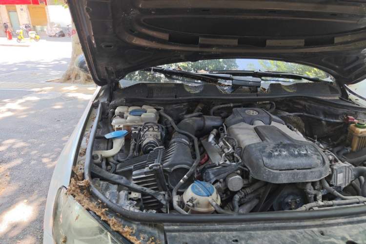 Used Volkswagen Touareg 2011 3.0 TSI Comfort Version Engine Bay Right
