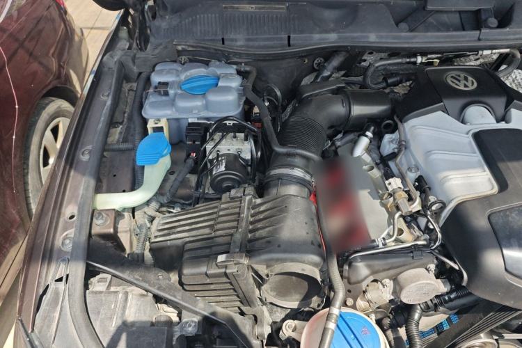 Used Volkswagen Touareg 2011 3.0 TSI Standard Version Engine Bay Right