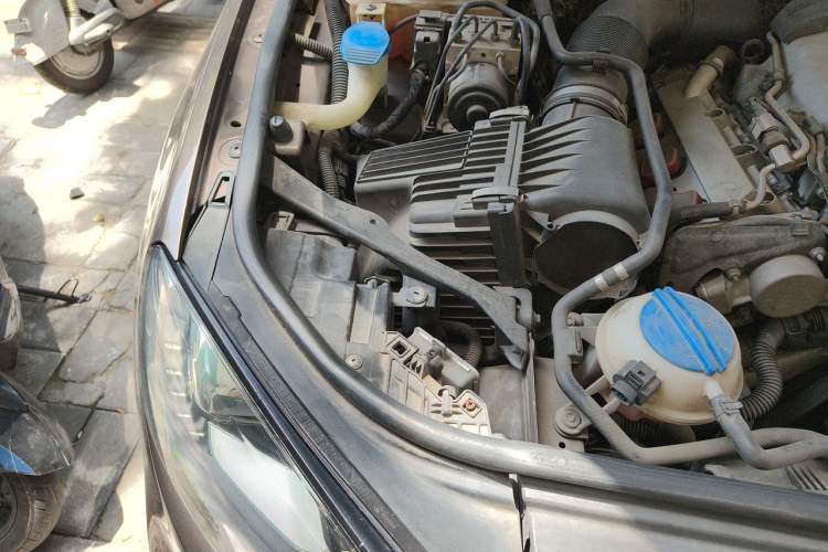 Used Volkswagen Touareg 2011 3.0 TSI Luxury Edition Engine Bay Right