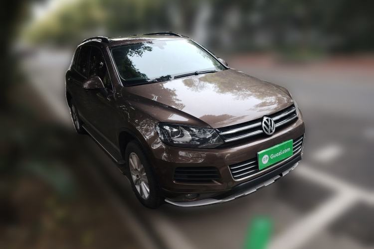 Used Volkswagen Touareg 2011 3.0 TDI Diesel High-End Model Front Right 45 Deg