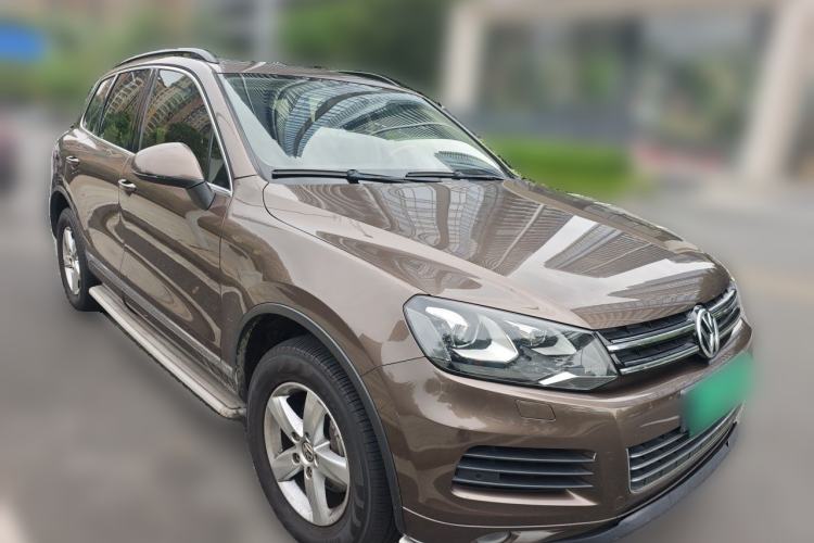 Used Volkswagen Touareg 2011 3.0 TSI Comfort Version Front Right 45 Deg