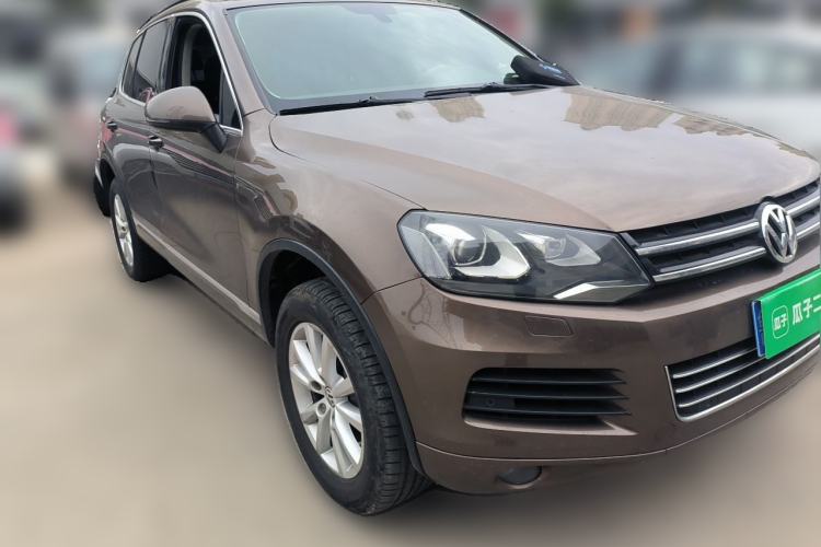 Used Volkswagen Touareg 2011 3.0 TSI Comfort Version Front Right 45 Deg