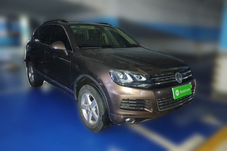 Used Volkswagen Touareg 2011 3.0 TSI Comfort Version Front Right 45 Deg