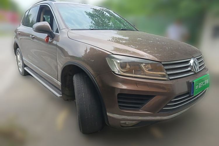 Used Volkswagen Touareg 2011 3.0 TSI Comfort Version Front Right 45 Deg