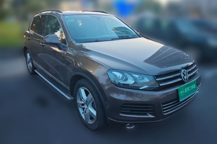 Used Volkswagen Touareg 2011 3.0 TSI High-End Version Front Right 45 Deg