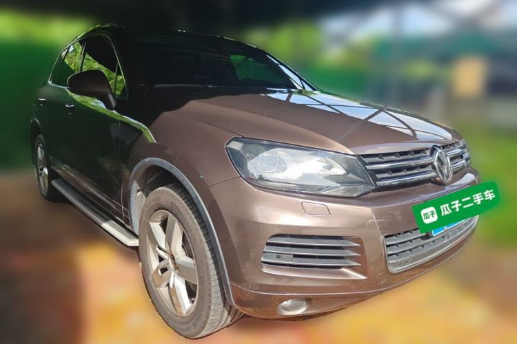 Used Volkswagen Touareg 2011 3.0 TSI Hybrid Front Right 45 Deg
