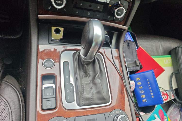 Used Volkswagen Touareg 2011 3.0 TSI Comfort Version Gear Lever