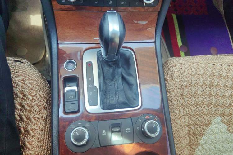 Used Volkswagen Touareg 2011 3.0 TSI High-End Version Gear Lever