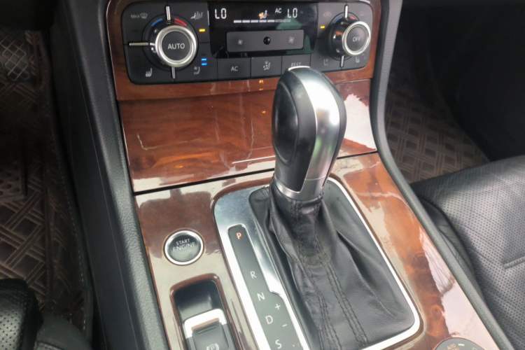 Used Volkswagen Touareg 2011 3.0 TSI Comfort Version Gear Lever