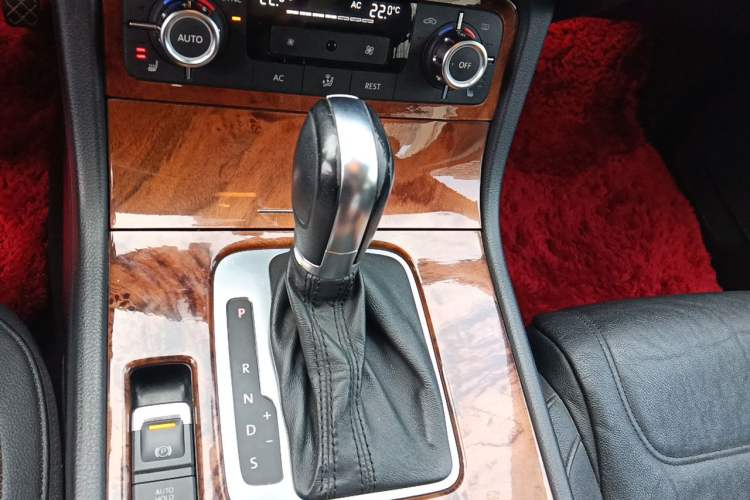 Used Volkswagen Touareg 2011 3.0 TSI Standard Version Gear Lever