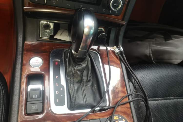 Used Volkswagen Touareg 2011 3.0 TSI High-End Version Gear Lever