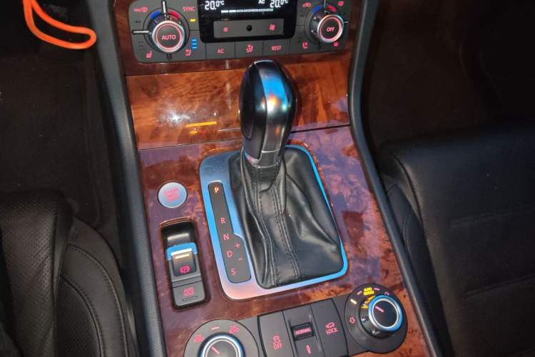 Used Volkswagen Touareg 2011 3.0 TSI High-End Version Gear Lever