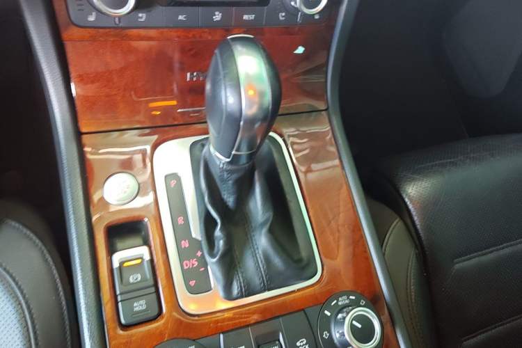 Used Volkswagen Touareg 2011 3.0 TSI Hybrid Gear Lever
