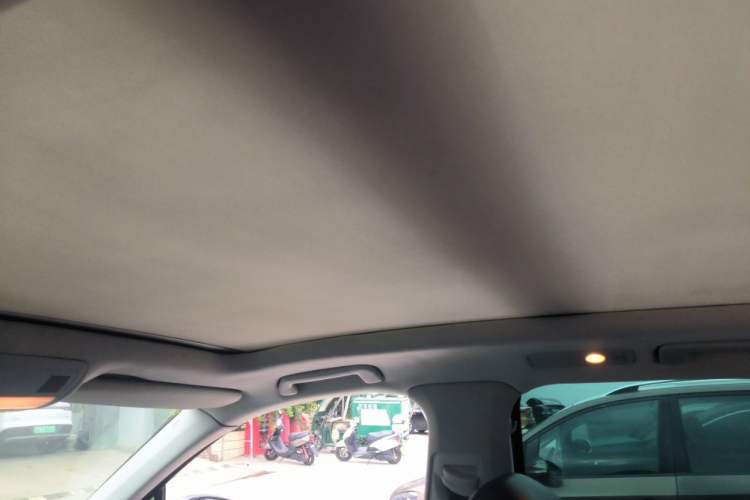 Used Volkswagen Touareg 2011 3.0 TSI Comfort Version Headliner