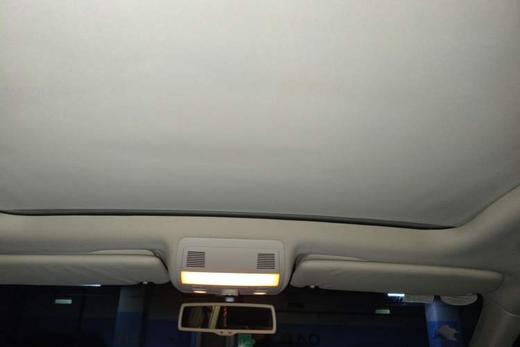 Used Volkswagen Touareg 2011 3.0 TSI Comfort Version Headliner