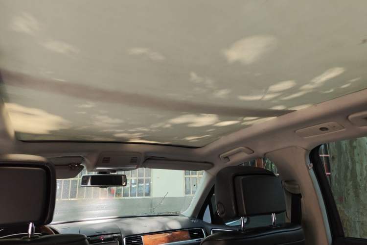 Used Volkswagen Touareg 2011 3.0 TSI Comfort Version Headliner