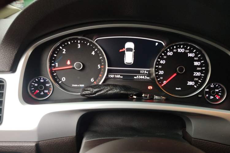 Used Volkswagen Touareg 2011 3.0 TDI Diesel High-End Model Instrument Cluster