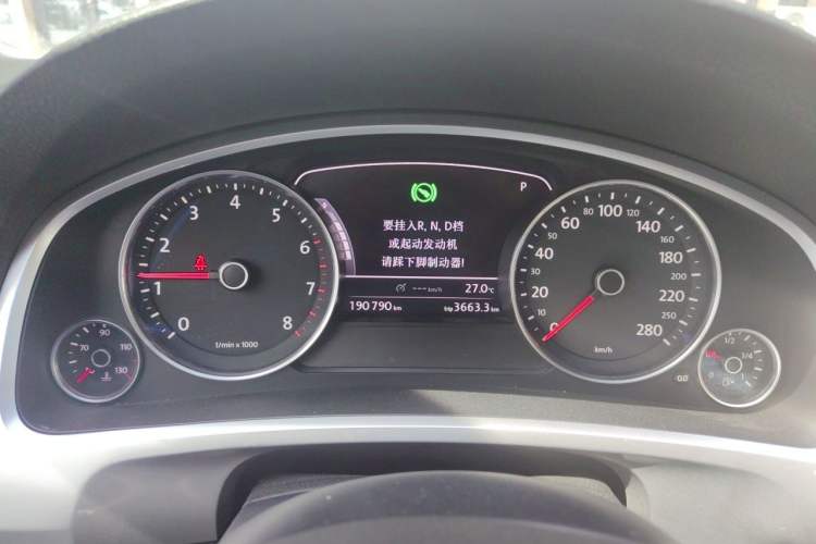 Used Volkswagen Touareg 2011 3.0 TSI High-End Version Instrument Cluster