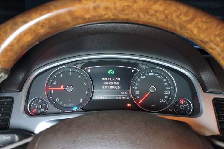 Used Volkswagen Touareg 2011 3.0 TSI Comfort Version Instrument Cluster