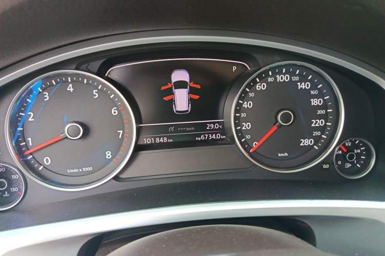 Used Volkswagen Touareg 2011 3.0 TSI Comfort Version Instrument Cluster