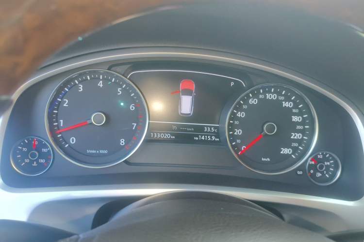 Used Volkswagen Touareg 2011 3.0 TSI Comfort Version Instrument Cluster