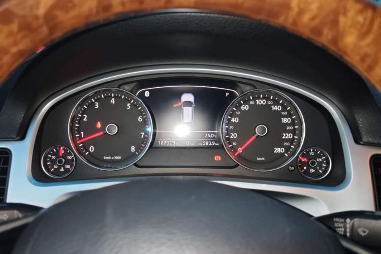 Used Volkswagen Touareg 2011 3.0 TSI High-End Version Instrument Cluster