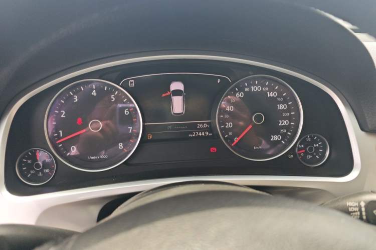 Used Volkswagen Touareg 2011 3.0 TSI Standard Version Instrument Cluster