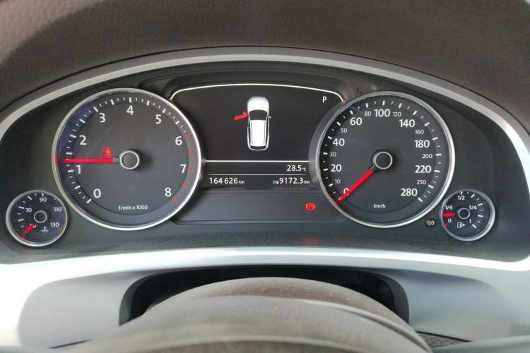Used Volkswagen Touareg 2011 3.0 TSI Luxury Edition Instrument Cluster