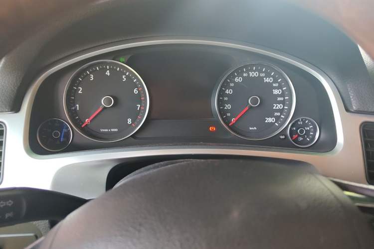 Used Volkswagen Touareg 2011 3.0 TSI Hybrid Instrument Cluster