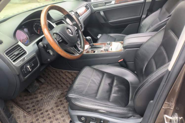 Used Volkswagen Touareg 2011 3.0 TSI Comfort Version Left Front Seat