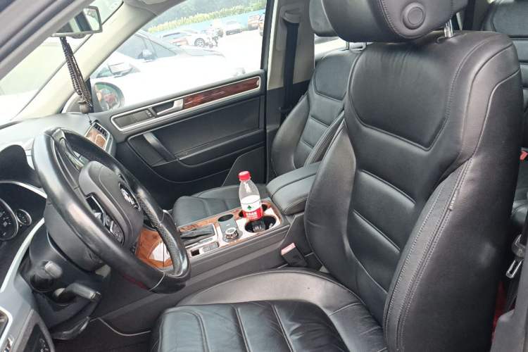 Used Volkswagen Touareg 2011 3.0 TSI Standard Version Left Front Seat