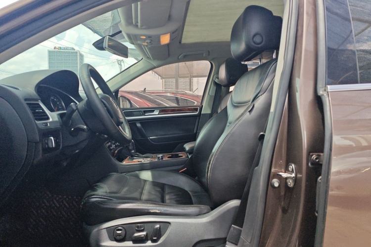 Used Volkswagen Touareg 2011 3.0 TSI Standard Version Left Front Seat