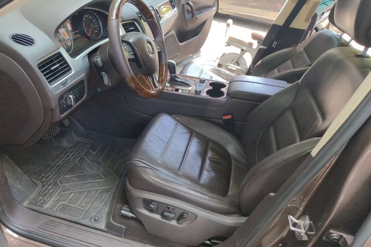 Used Volkswagen Touareg 2011 3.0 TSI Luxury Edition Left Front Seat
