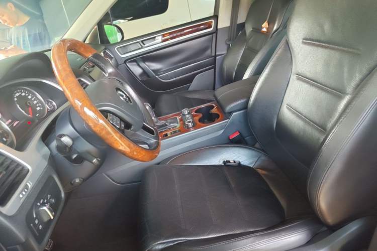 Used Volkswagen Touareg 2011 3.0 TSI Hybrid Left Front Seat