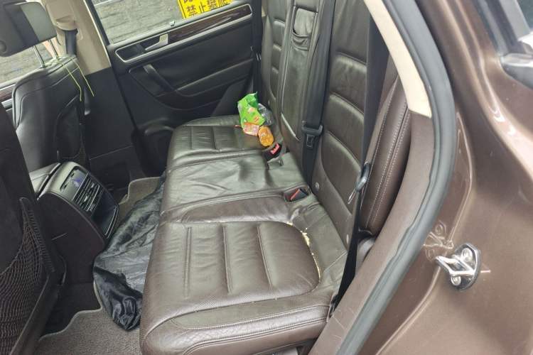 Used Volkswagen Touareg 2011 3.0 TSI Comfort Version Left Rear Seat
