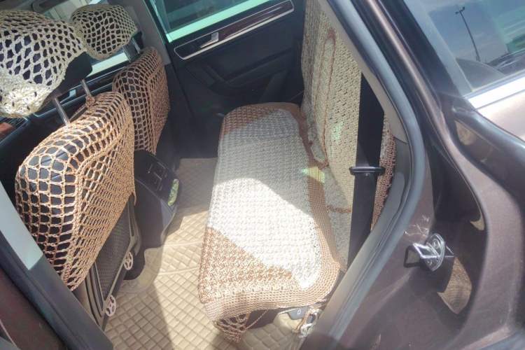 Used Volkswagen Touareg 2011 3.0 TSI High-End Version Left Rear Seat