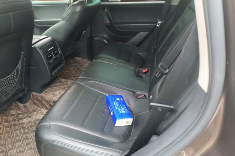 Used Volkswagen Touareg 2011 3.0 TSI Comfort Version Left Rear Seat