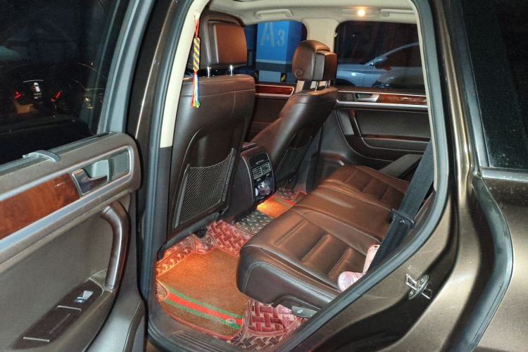 Used Volkswagen Touareg 2011 3.0 TSI Comfort Version Left Rear Seat