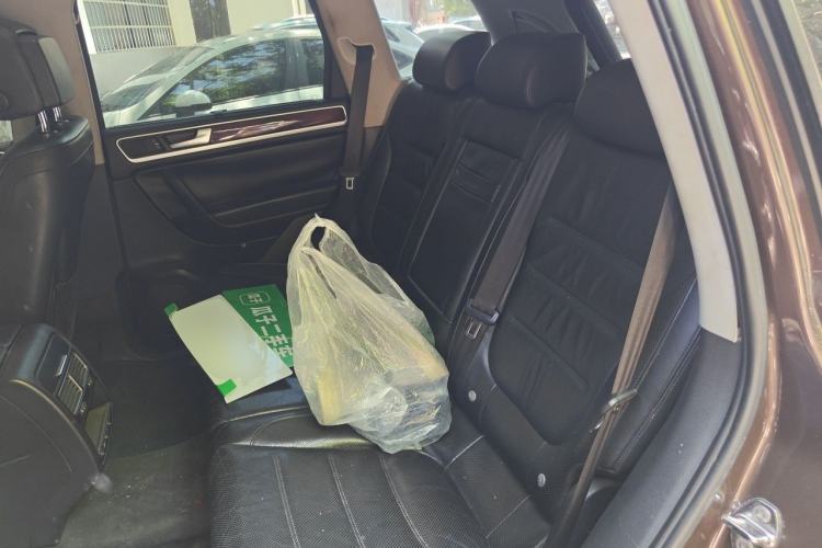 Used Volkswagen Touareg 2011 3.0 TSI Comfort Version Left Rear Seat