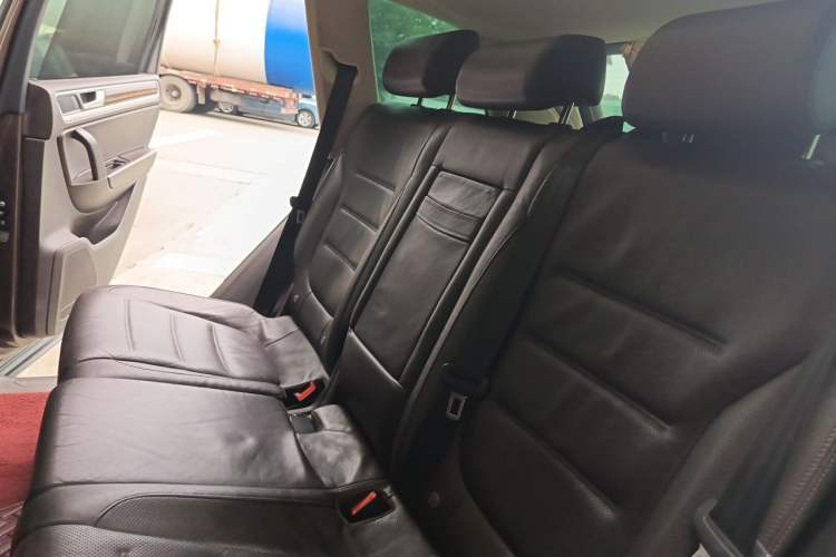 Used Volkswagen Touareg 2011 3.0 TSI Comfort Version Left Rear Seat