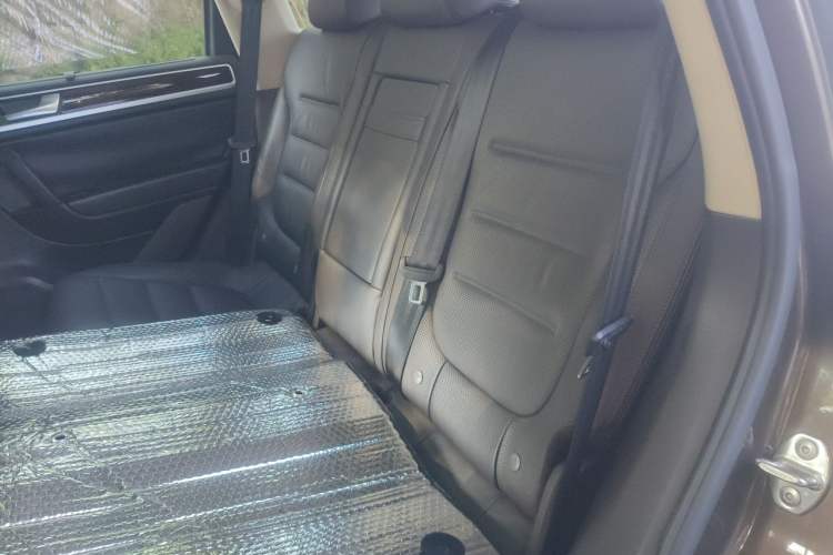 Used Volkswagen Touareg 2011 3.0 TSI Comfort Version Left Rear Seat