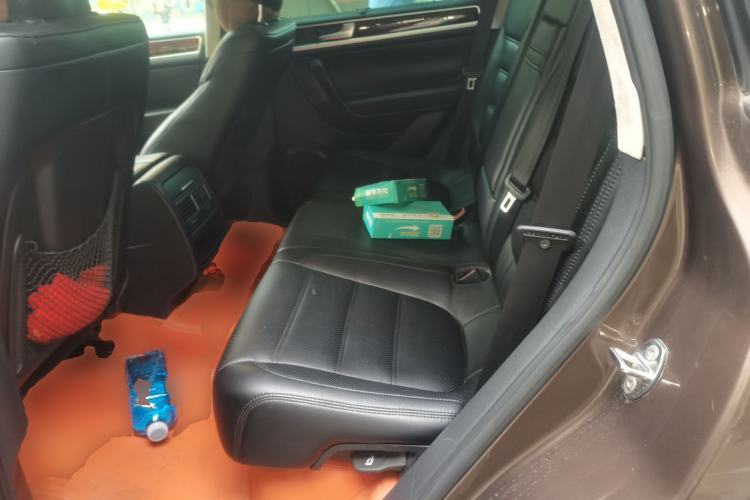 Used Volkswagen Touareg 2011 3.0 TSI High-End Version Left Rear Seat