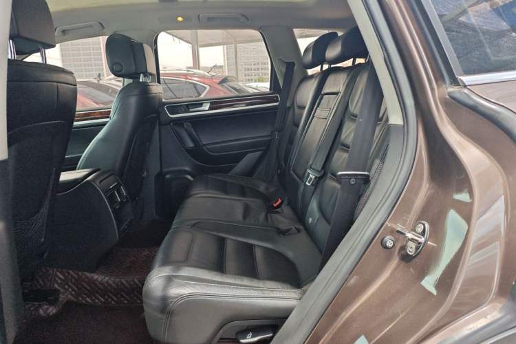 Used Volkswagen Touareg 2011 3.0 TSI Standard Version Left Rear Seat