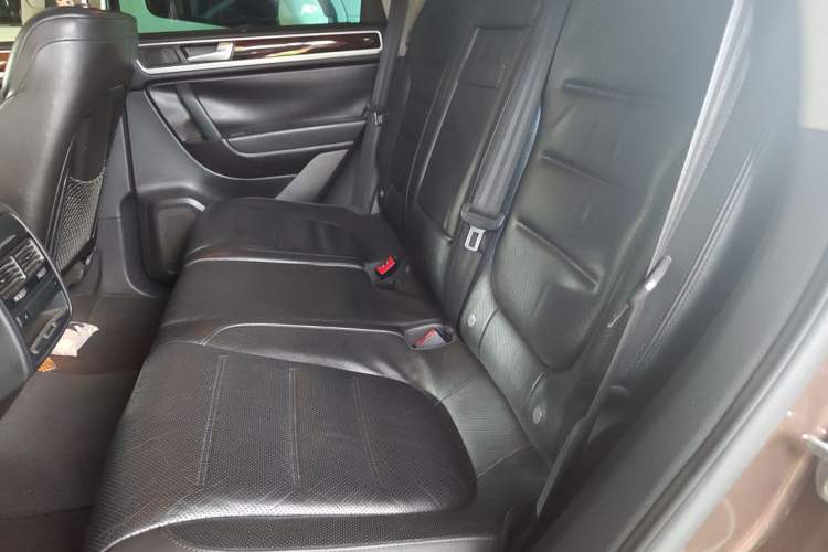 Used Volkswagen Touareg 2011 3.0 TSI Hybrid Left Rear Seat